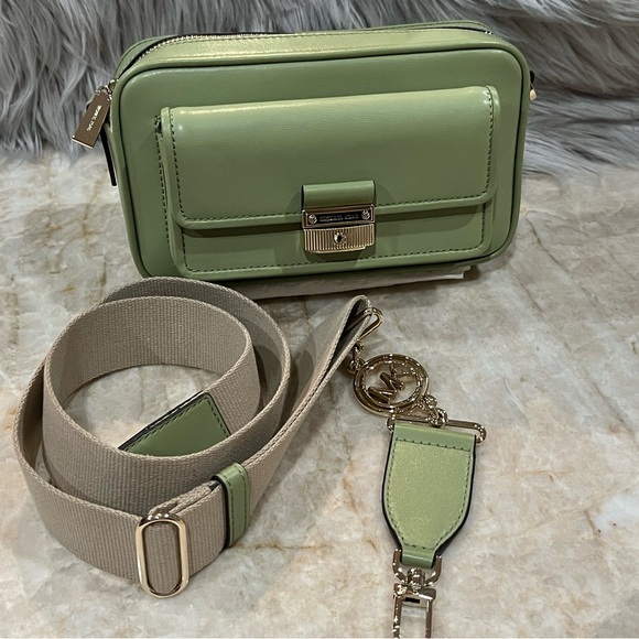 Michael by Michael Kors Bradshaw Medium Messenger Camera Bag Style New with Tags - Picture 3 of 16